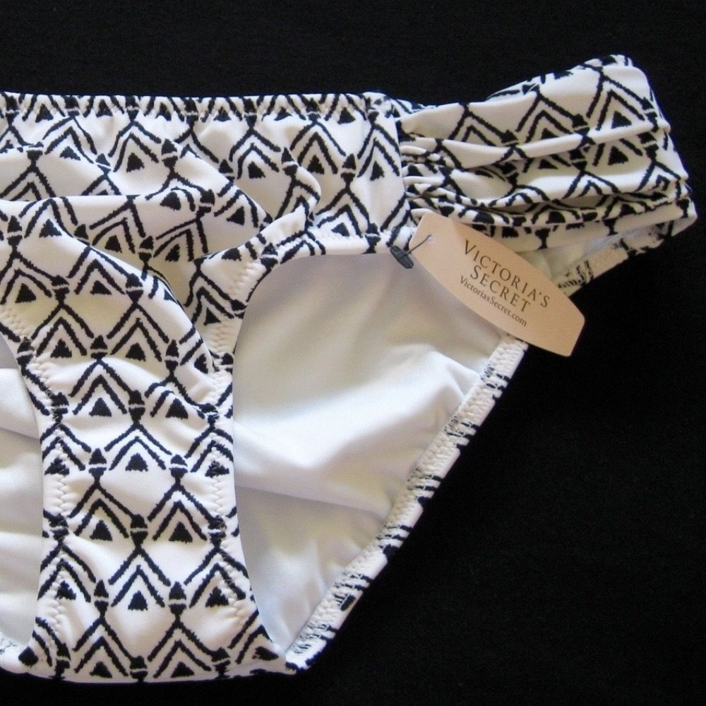 VS Knockout Bottom Ruched Hipkini Bikini Pyramid